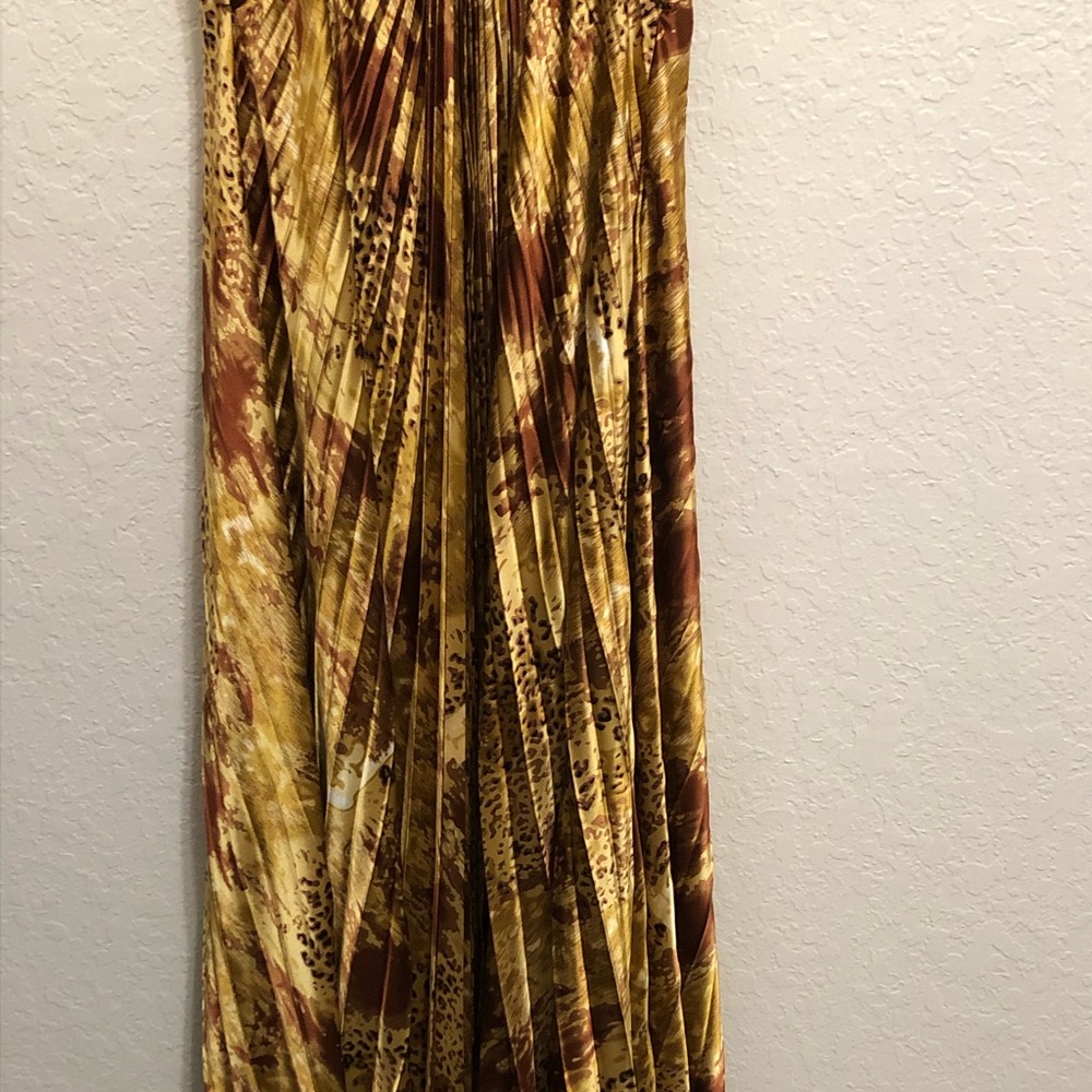 Gown - Picture 7 of 7